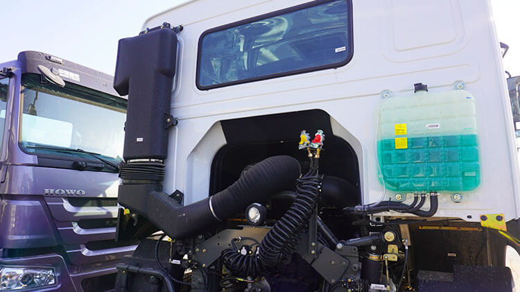 Cnhtc Sinotruk Howo 400 4x2 Tractor Truck for Sale in Dominica